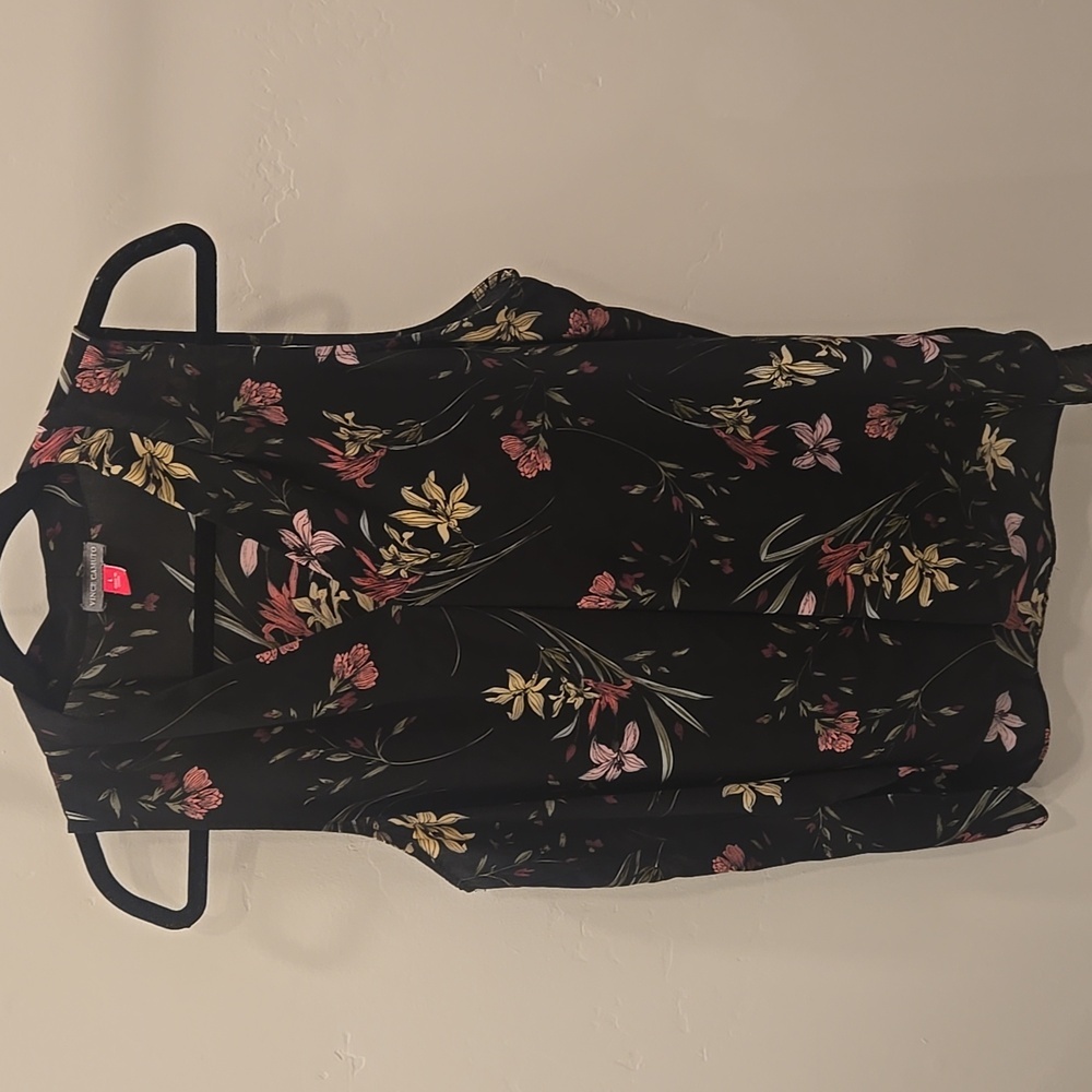 Vince Camuto Sleeveless Top Pleated Vneck